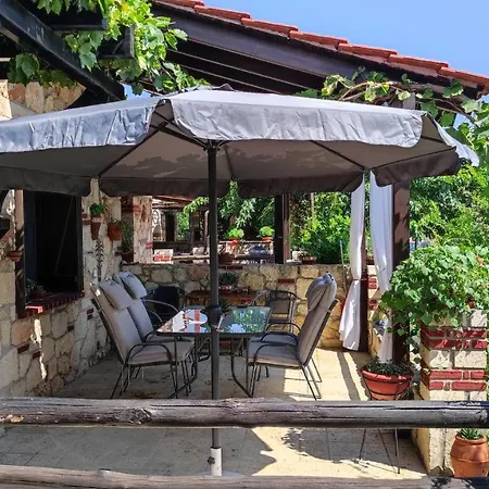 Artemis Stone House Ferienhaus