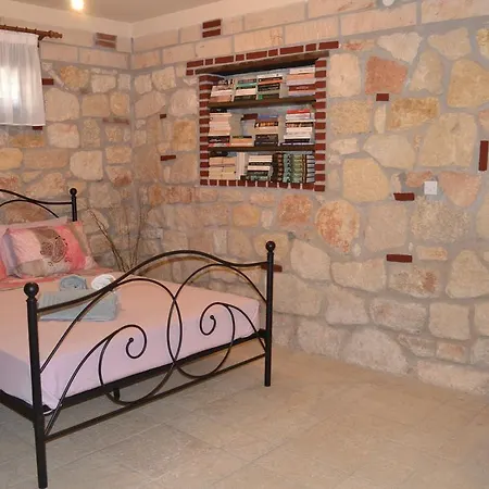 Nyaraló Artemis Stone House