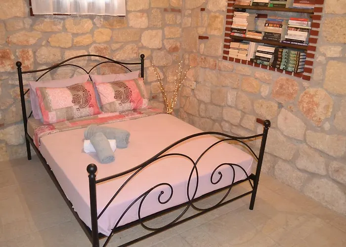 Artemis Stone House Tatil Evi