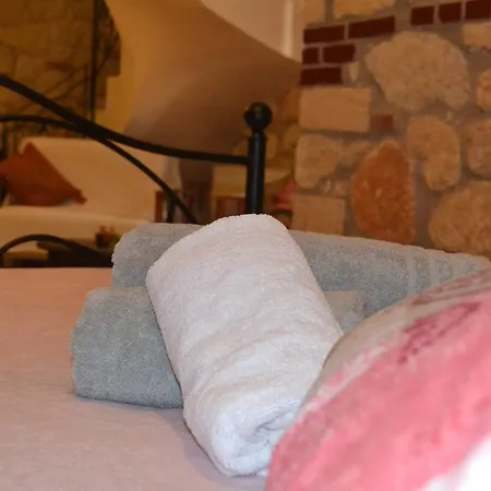 بيت للعطل Artemis Stone House *