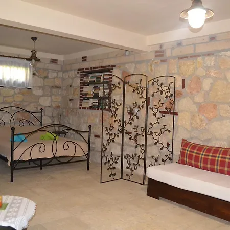 بيت للعطل Artemis Stone House